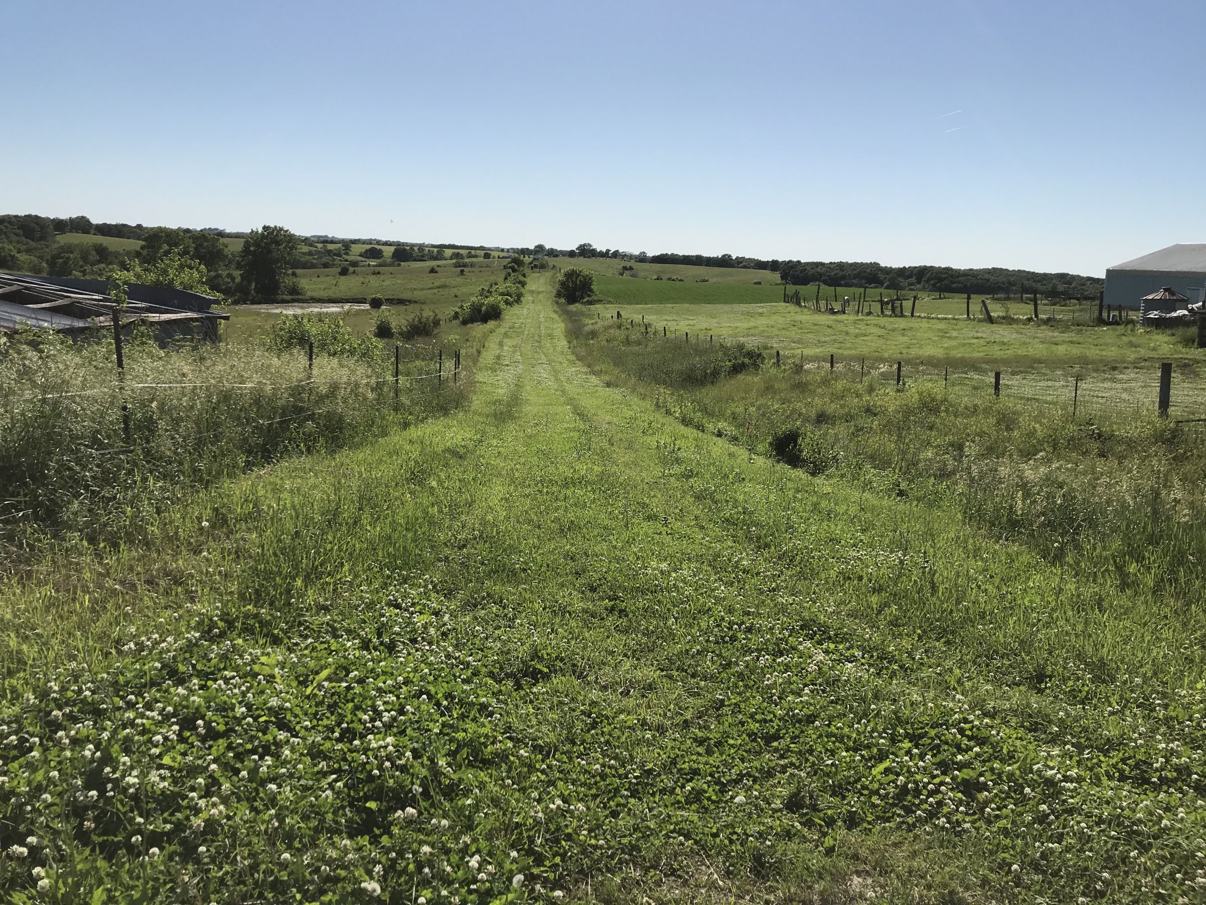 1/4 mile access road