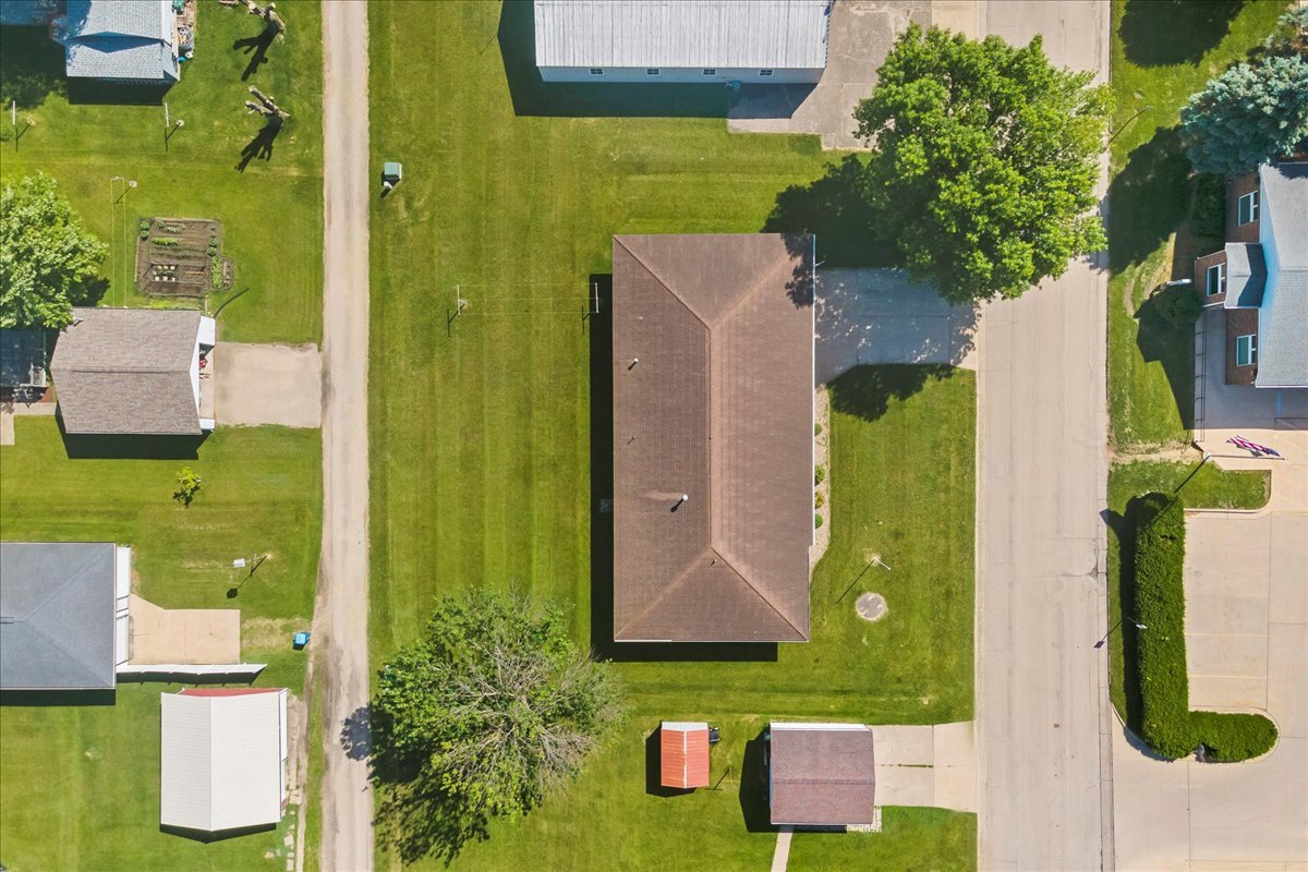 residential-auctions-dubuque-county-iowa-1-acres-listing-number-16234-39-501 304 2nd Ave Aerials-12.jpg