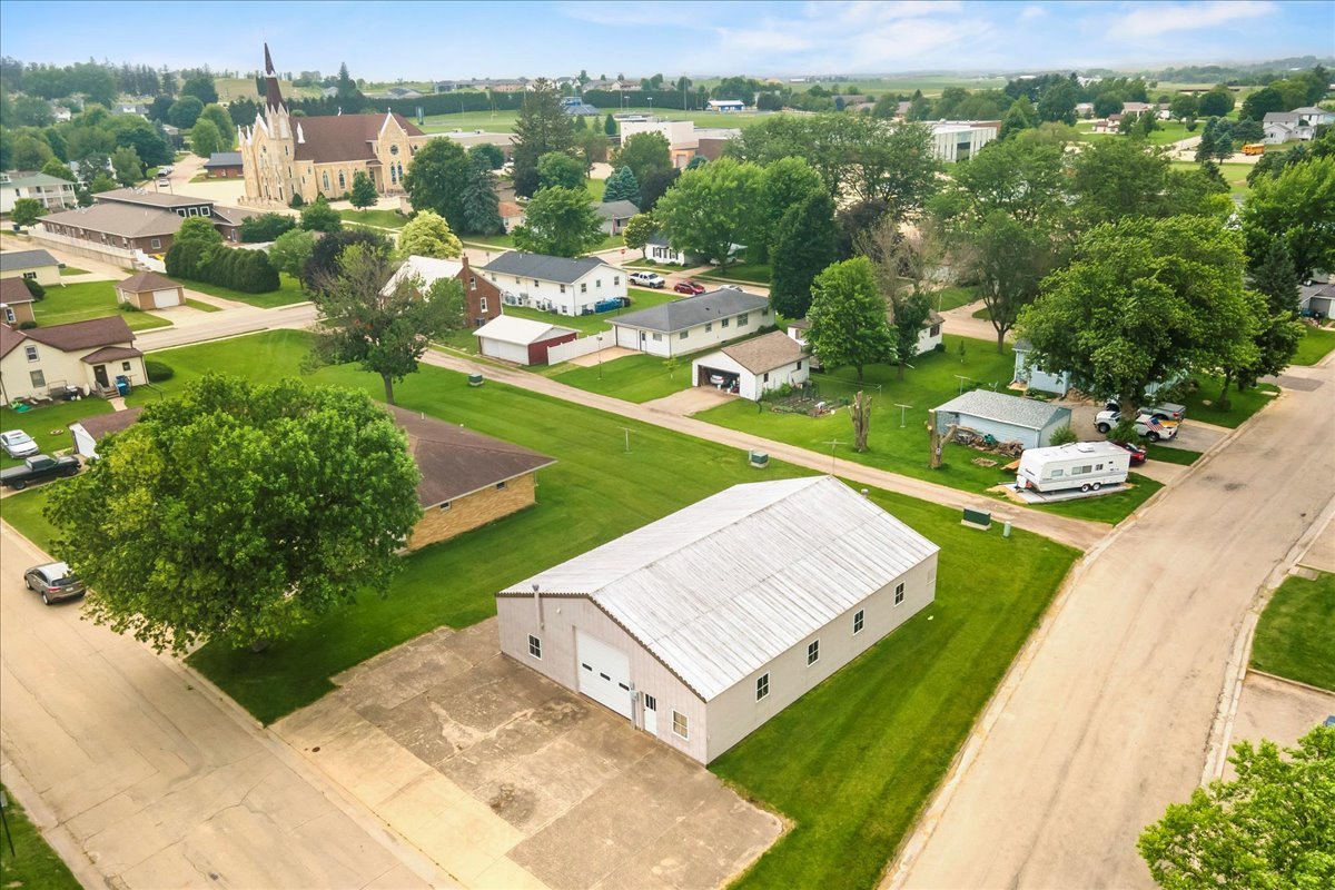 residential-auctions-dubuque-county-iowa-1-acres-listing-number-16234-41-501 304 2nd Aerial Revisit-14.jpg