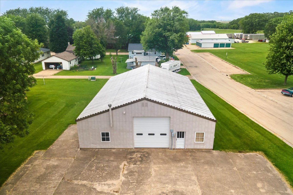 residential-auctions-dubuque-county-iowa-1-acres-listing-number-16234-42-502 304 2nd Aerial Revisit-15.jpg