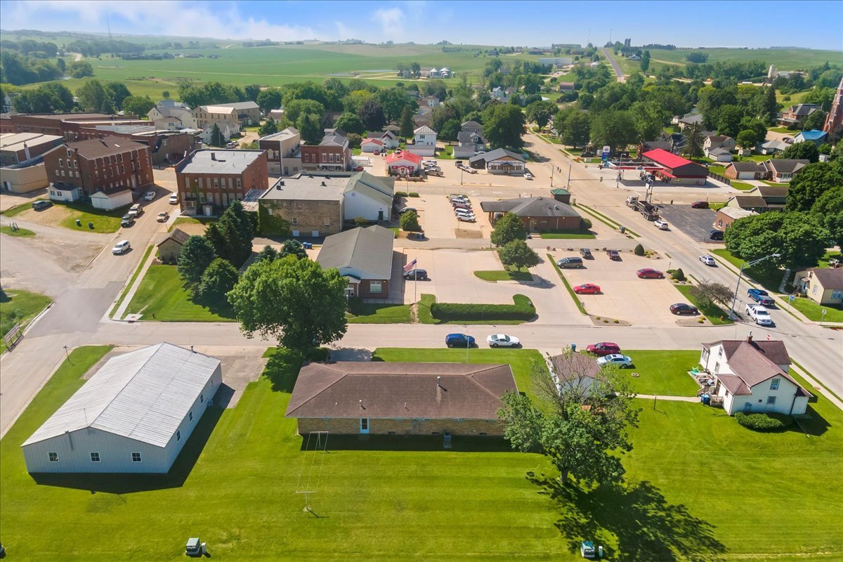 residential-auctions-dubuque-county-iowa-1-acres-listing-number-16234-43-503 304 2nd Ave Aerials-16.jpg