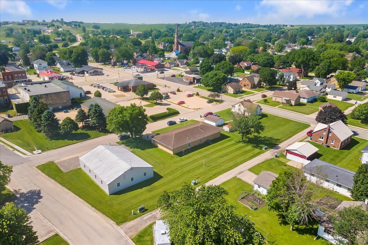 residential-auctions-dubuque-county-iowa-1-acres-listing-number-16234-44-504 304 2nd Ave Aerials-17.jpg
