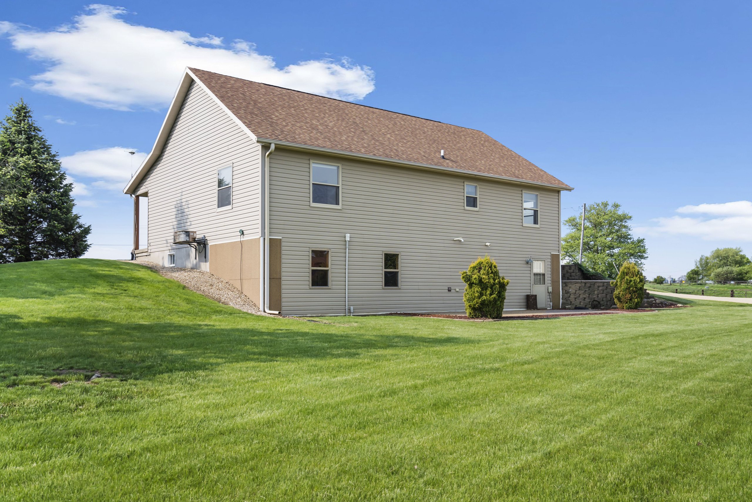 residential-jackson-county-iowa-22-acres-listing-number-16843-33-192 12890 150th St-2.jpg