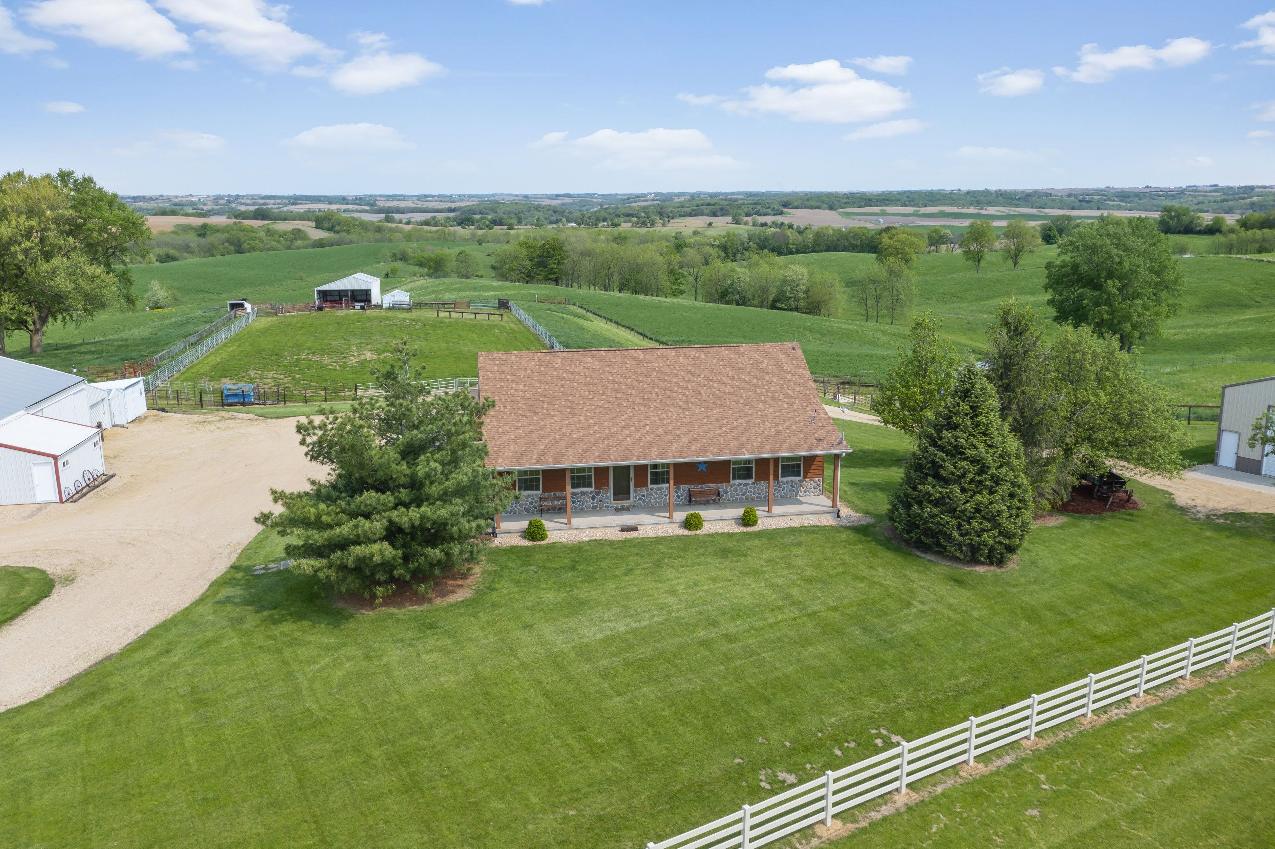 residential-jackson-county-iowa-22-acres-listing-number-16843-44-501 12890 150th St Drone-13.jpg