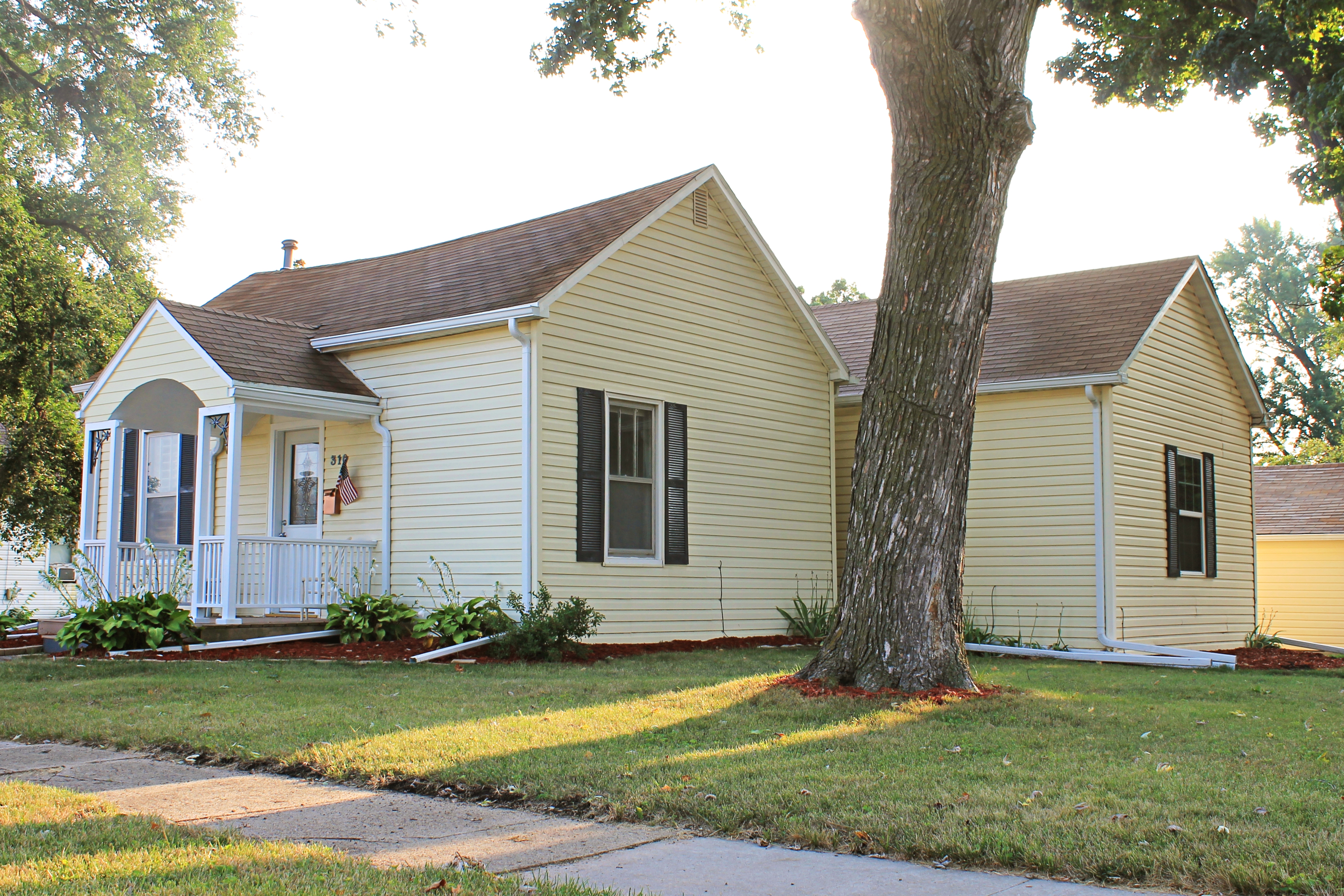 Charming Home For Sale In Indianola, Iowa, Nice, Neat, Beautiful Home, Good Location, Good Neighborh